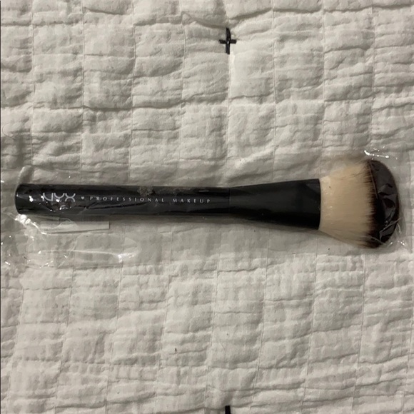NYX Professional Face Brush - Picture 2 of 3